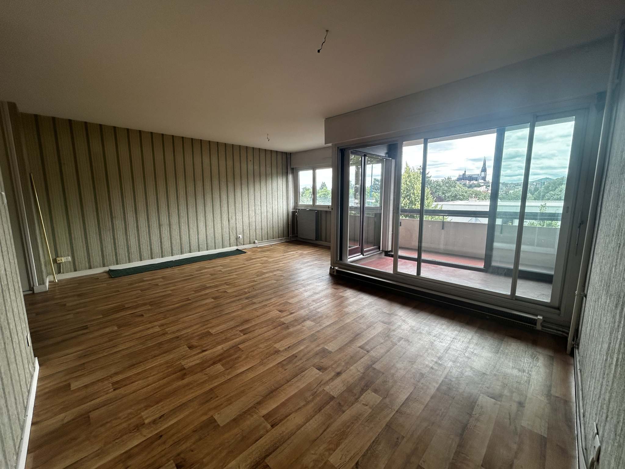 Appartement 4 pièces 100 m² · à Clermont Ferrand · 100,2 m² · 155 000 €