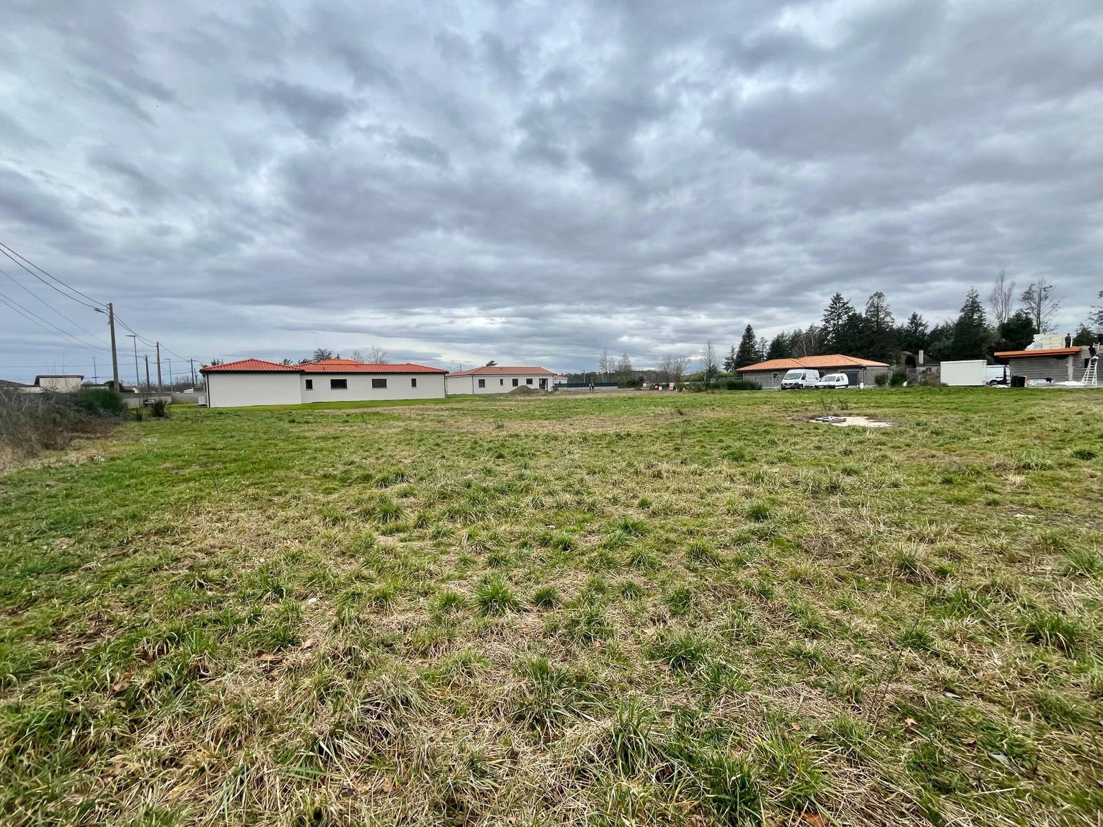 terrain · à Lezoux · 140 000 €